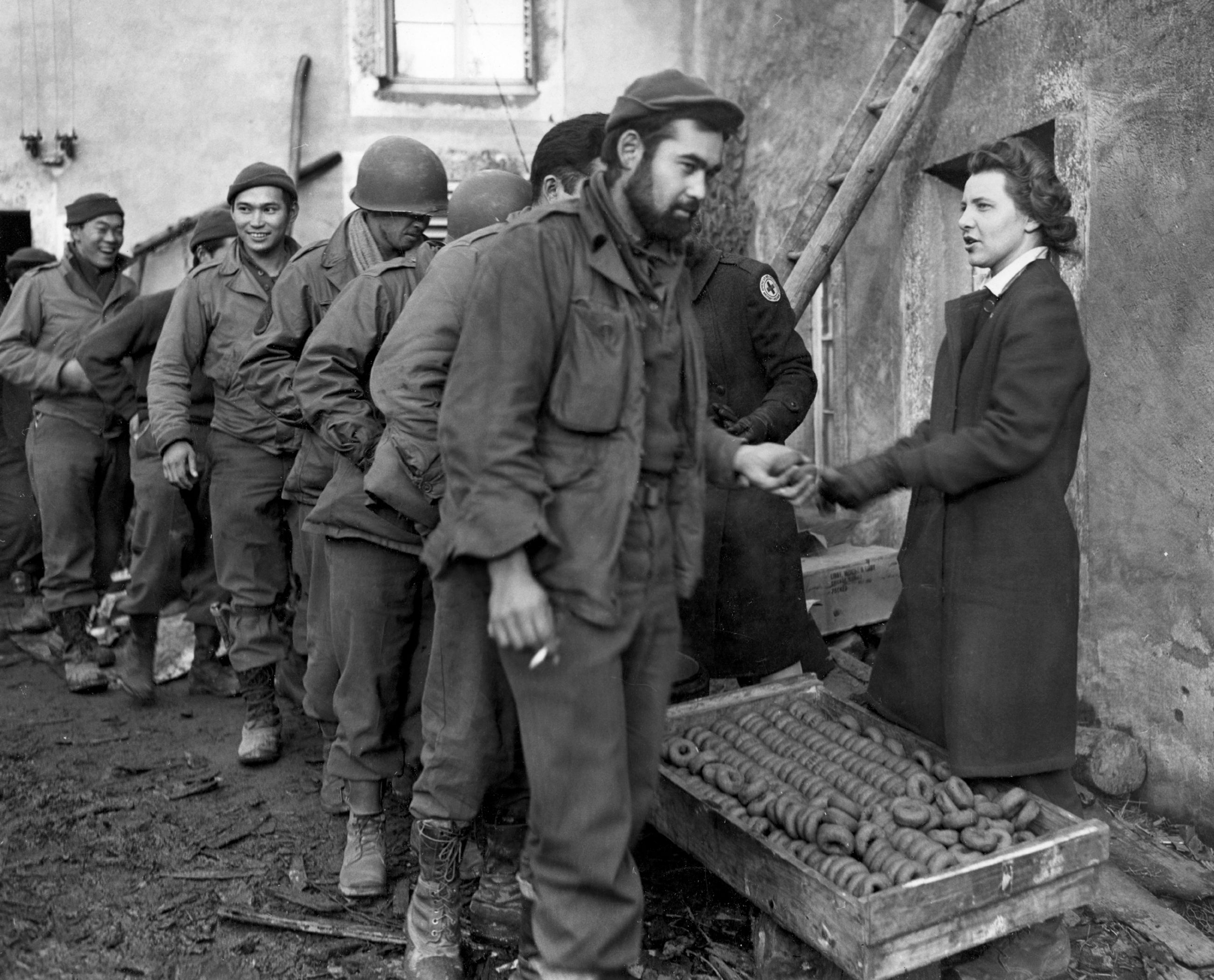 image of American soldiers lining up for donuts provided by Red Cross.
